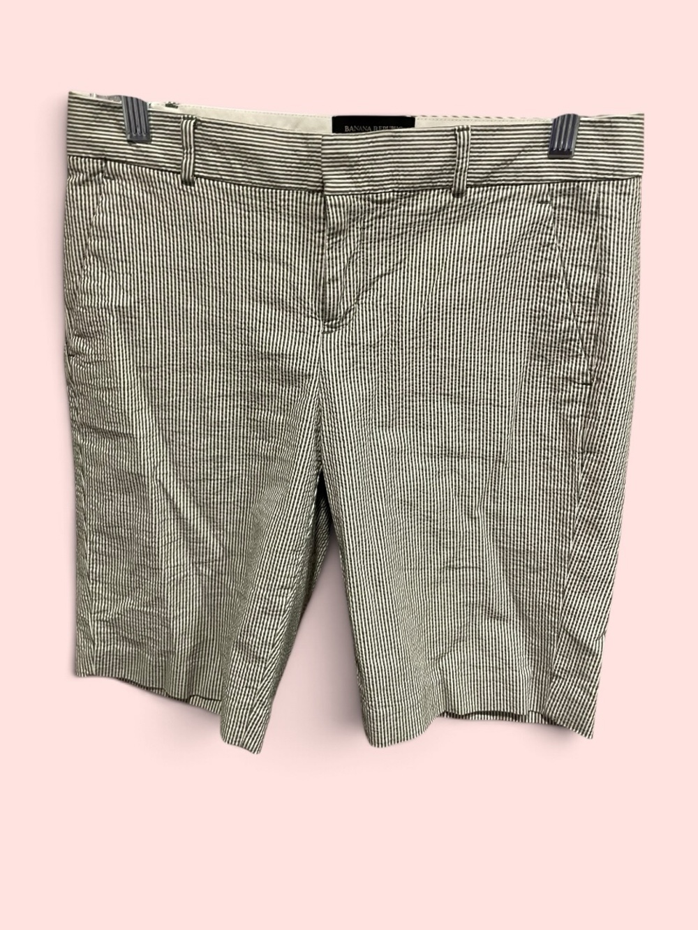 Cute classic preppy seersucker shorts mid-rise Bermuda Banana Republic